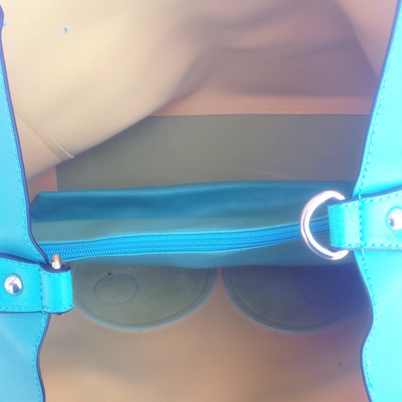 Peek A Boo Purse - Picture 6 of 6